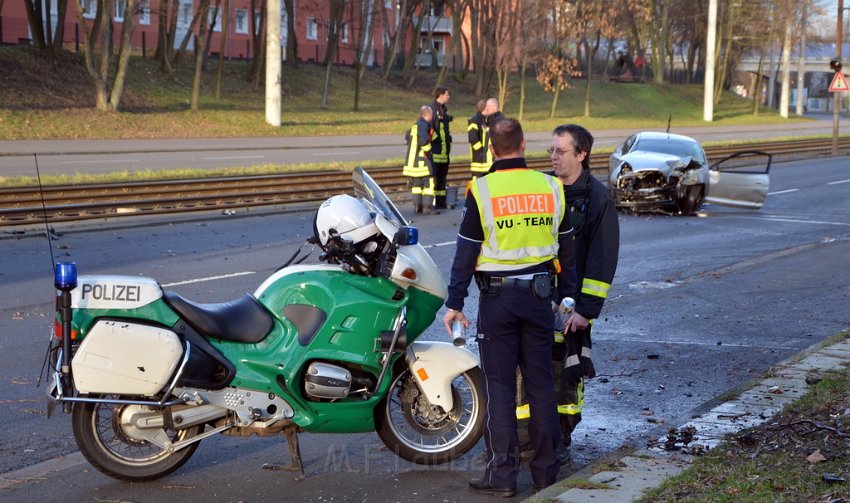 VU PKW Baum Koeln Muelheim Pfaelzischer Ring P048.JPG